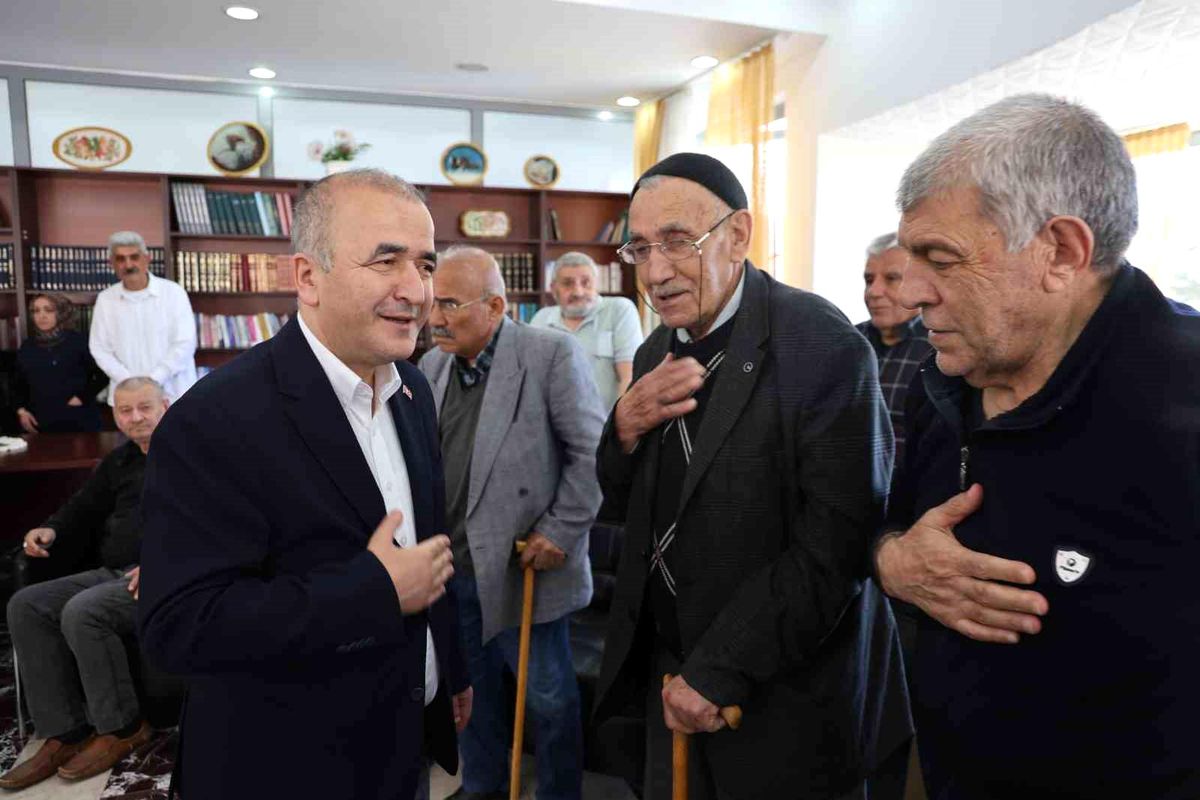 Vali Hatipoğlu\'ndan Huzurevi Ziyareti