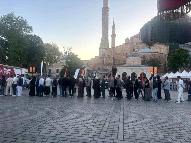 Ayasofya'da Bayram Namazı Yoğunluğu