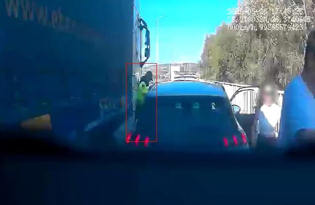 Çeşme'de Jandarmaya Tır Çarptı