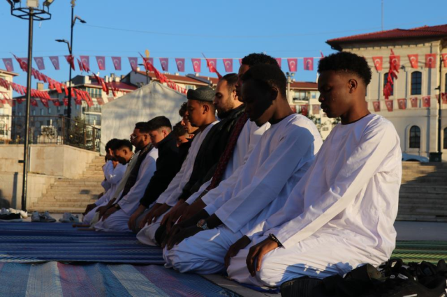 Kale Camii'nde Bayram Coşkusu