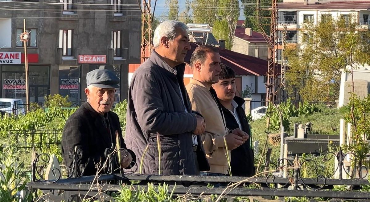 Yüksekova\'da Kurban Bayramı Mezarlık Ziyaretleri