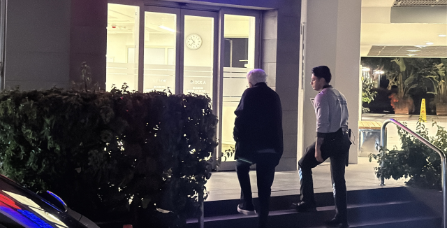 Zülfü Livaneli'nin eşi Ülker Livaneli merdivenden düşerek yaralandı