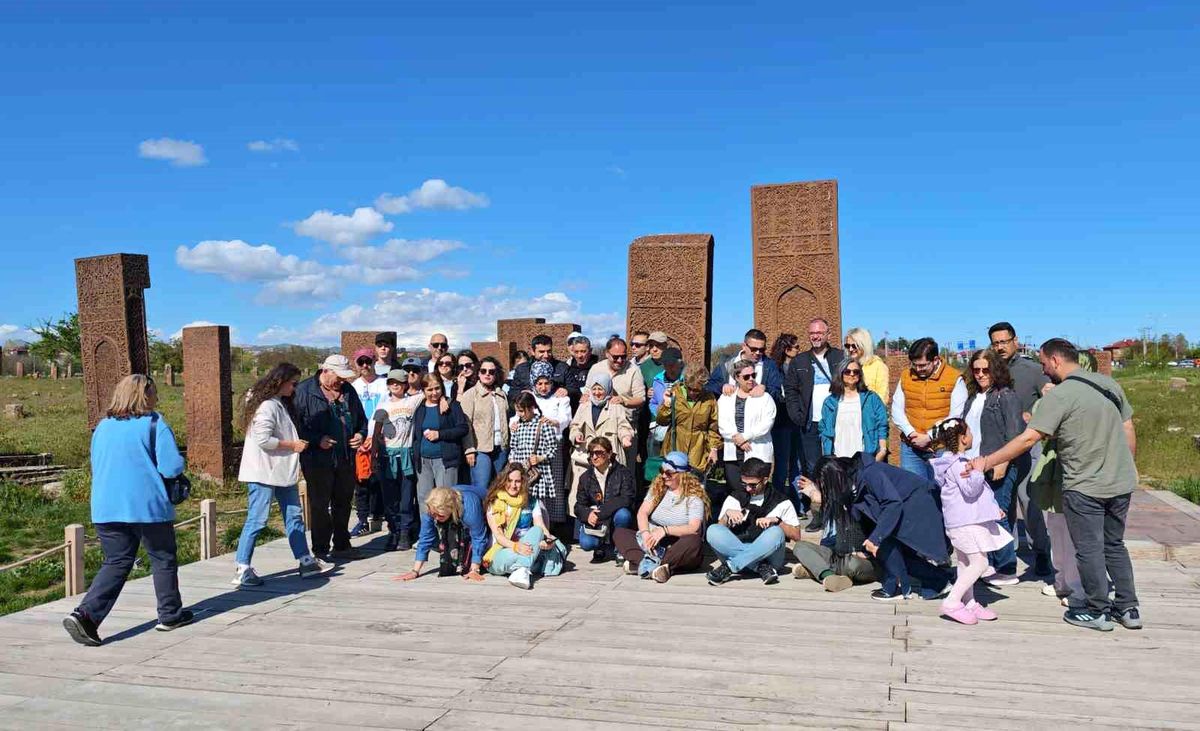 Ahlat\'ta Kurban Bayramı Ziyaretçi Akını