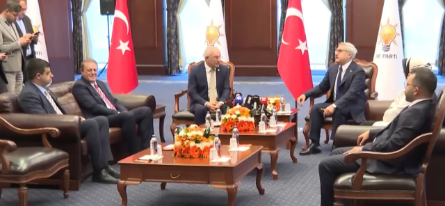 AK Parti ve CHP 3 bayram sonra ilk kez bayramlaşıyor