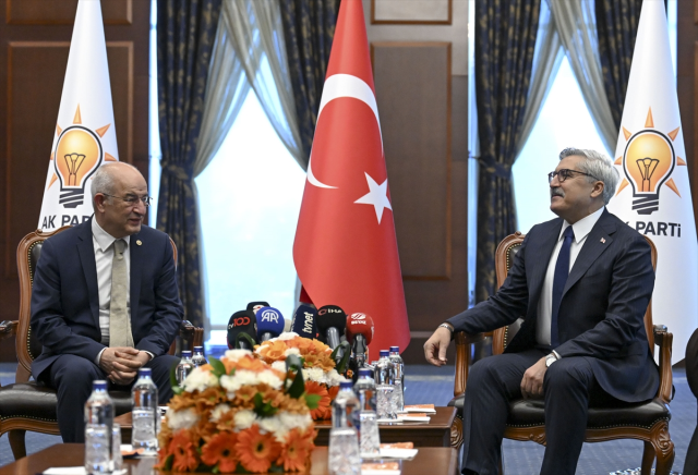 AK Parti ve CHP 3 bayram sonra ilk kez bayramlaşıyor