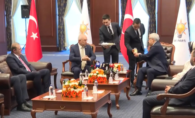 AK Parti ve CHP 3 bayram sonra ilk kez bayramlaşıyor