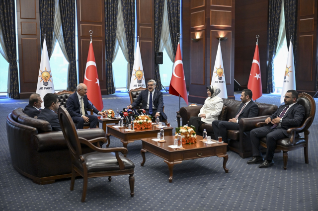 AK Parti ve CHP 3 bayram sonra ilk kez bayramlaşıyor