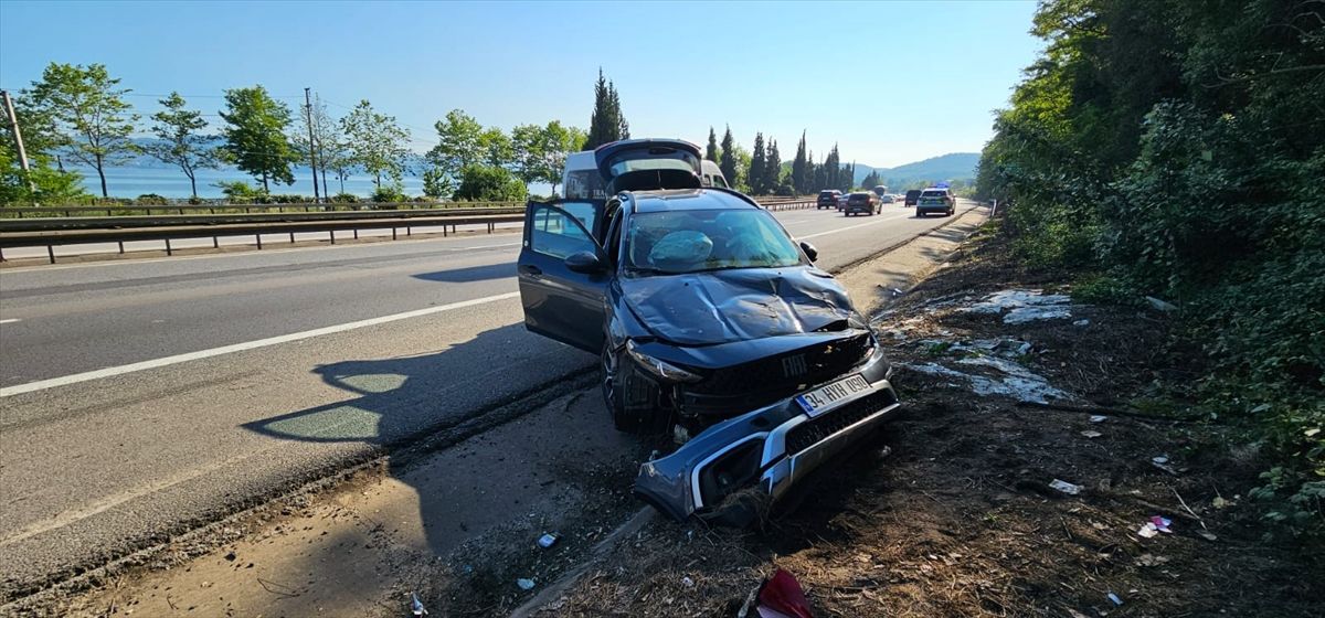 Otoyolda Kaza: 3 Yaralı