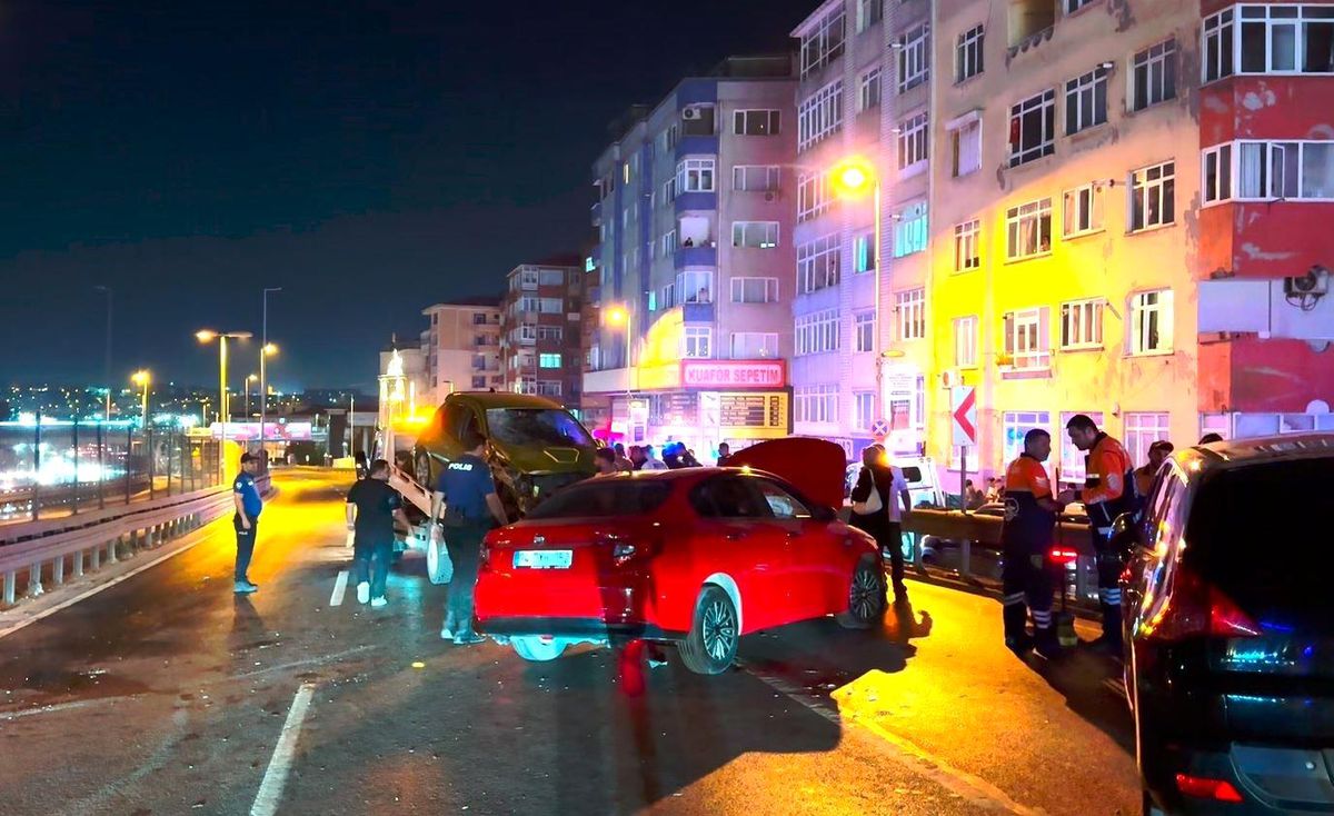 Avcılar\'da Zincirleme Kaza: 5 Araç Karıştı