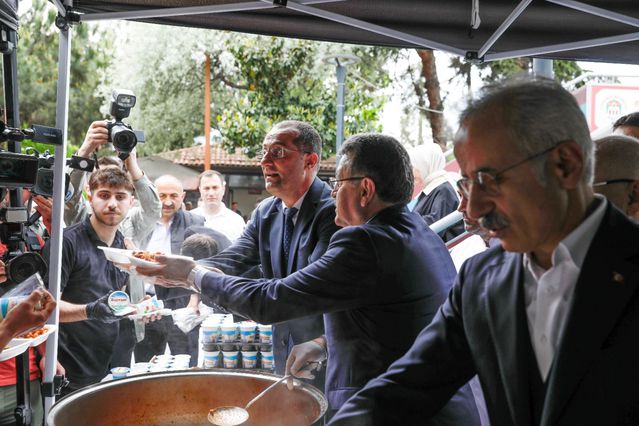 Bakan Uraloğlu, Trabzon'da Bayramlaşma Etkinliğine Katıldı