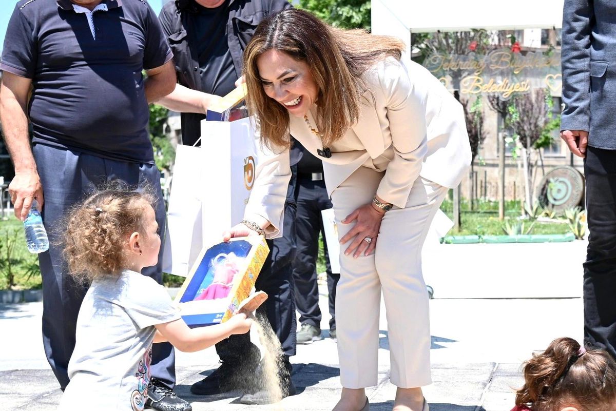 Başkan Yüceer vatandaşlarla bayramlaştı
