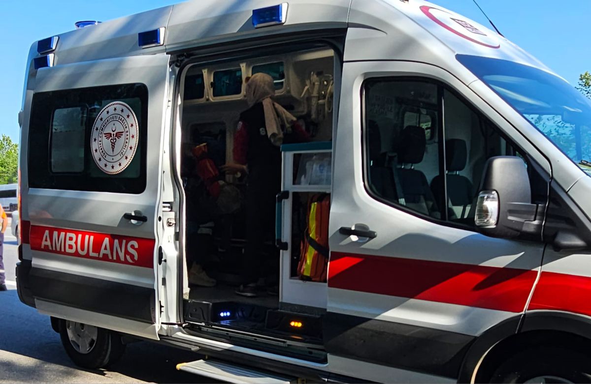 Sapanca\'da Trafik Kazası: 3 Yaralı
