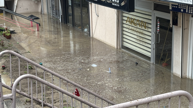 Bayramın ikinci gününde kabus! Edirne'de iş yerlerini su bastı, Bodrum sele teslim oldu