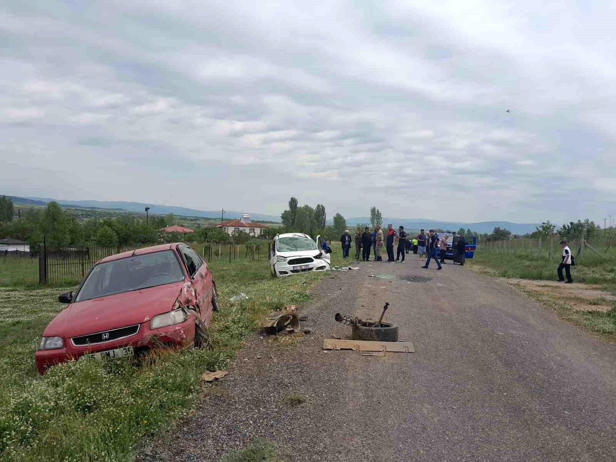 Bingöl\'de Trafik Kazası: İki Yaralı
