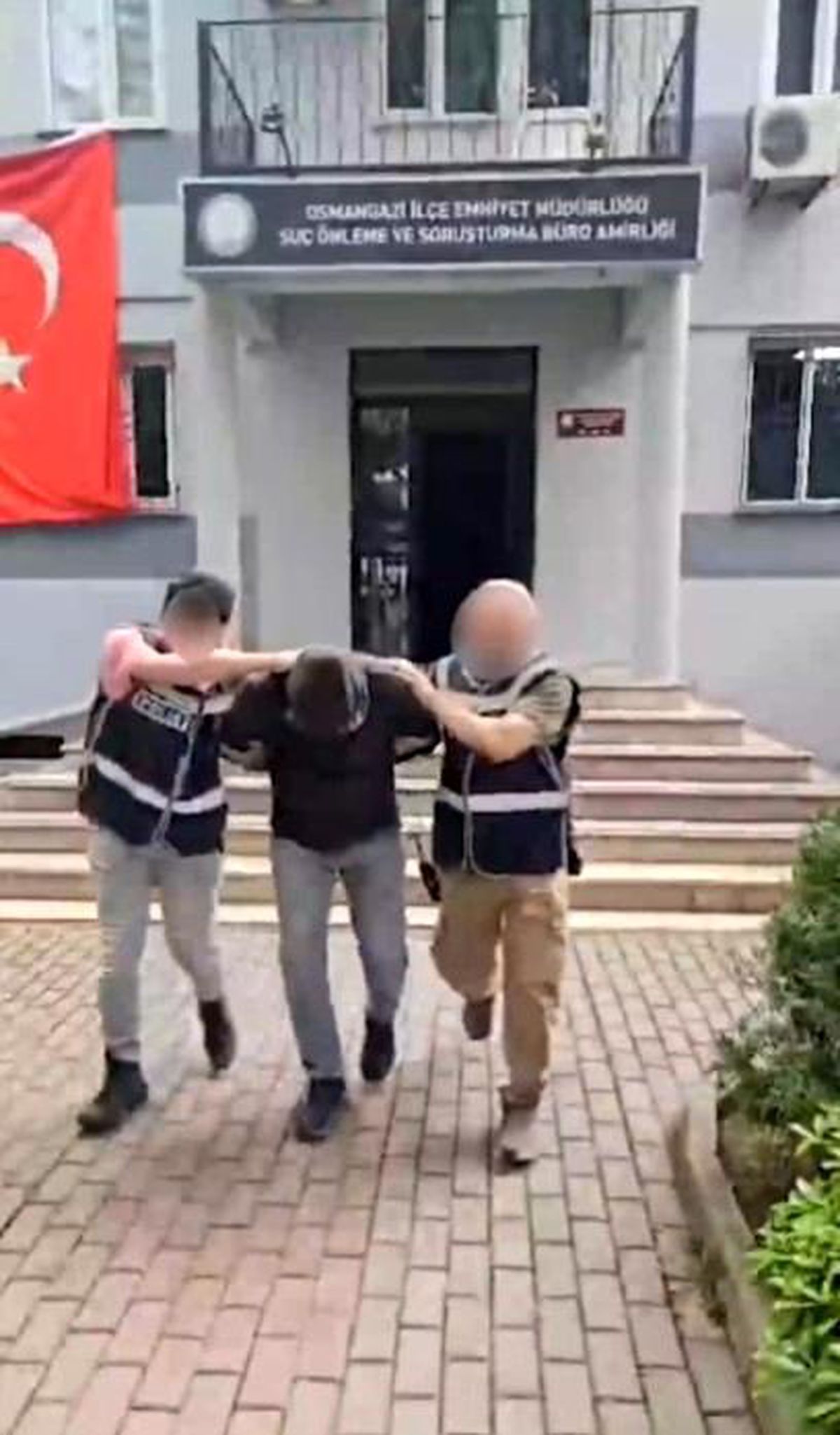 Bursa\'da Kaçak Tütün Operasyonu: 3 Gözaltı