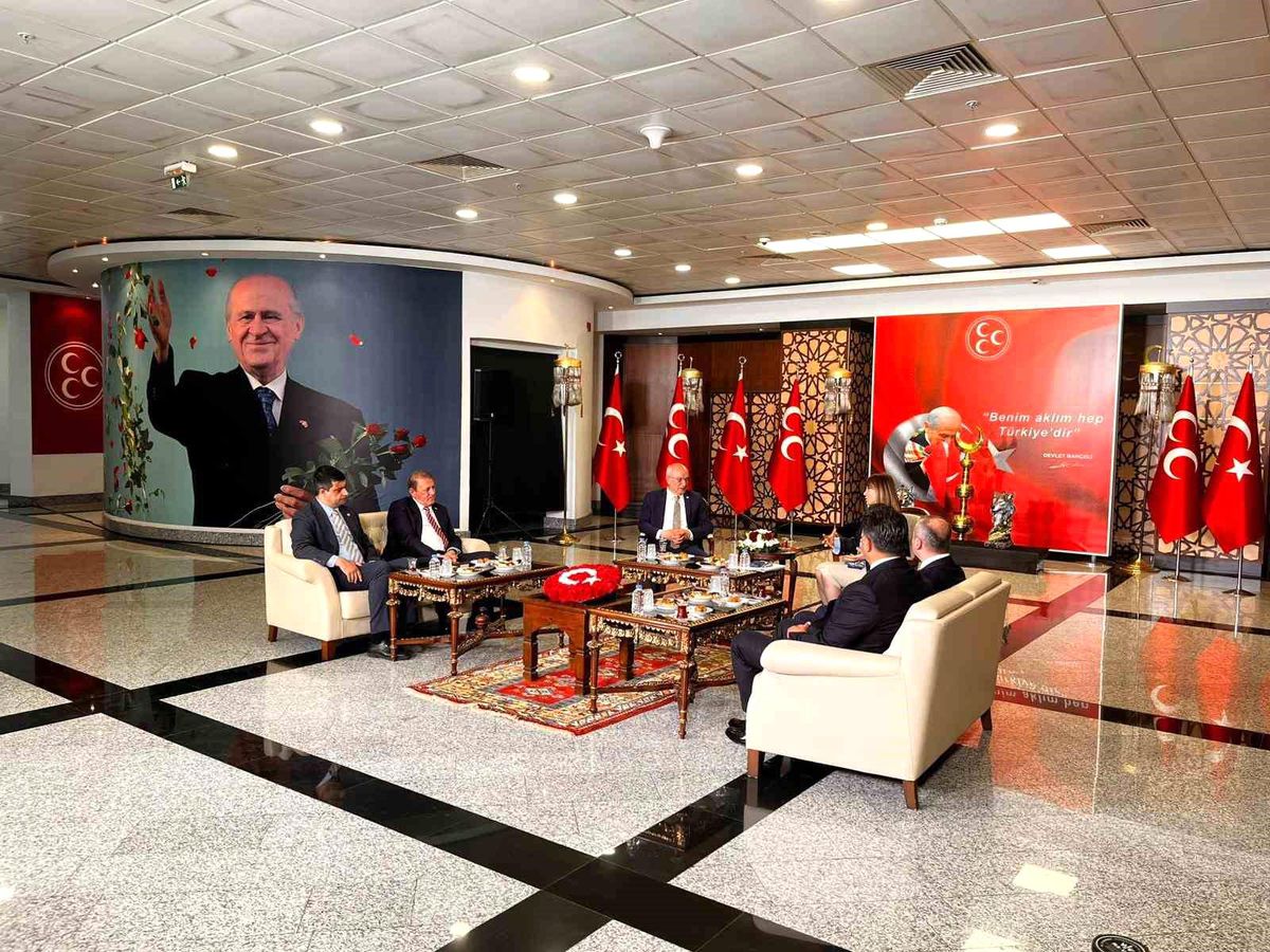 CHP\'den MHP\'ye Bayram Ziyareti