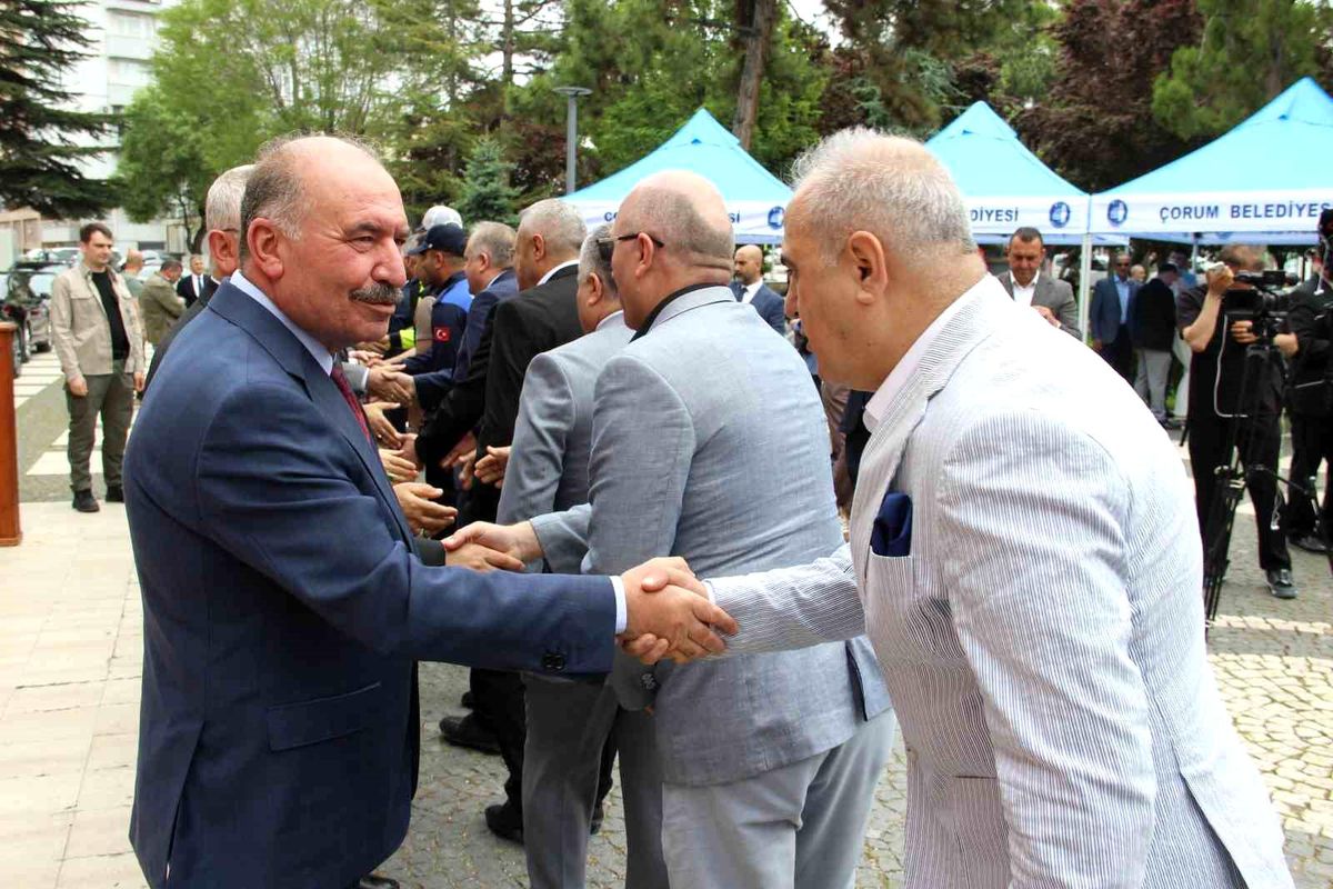Çorum\'da kent protokolü ve vatandaşlar bayramlaştı