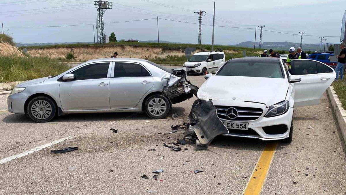 Elazığ\'da Trafik Kazası: 4 Yaralı