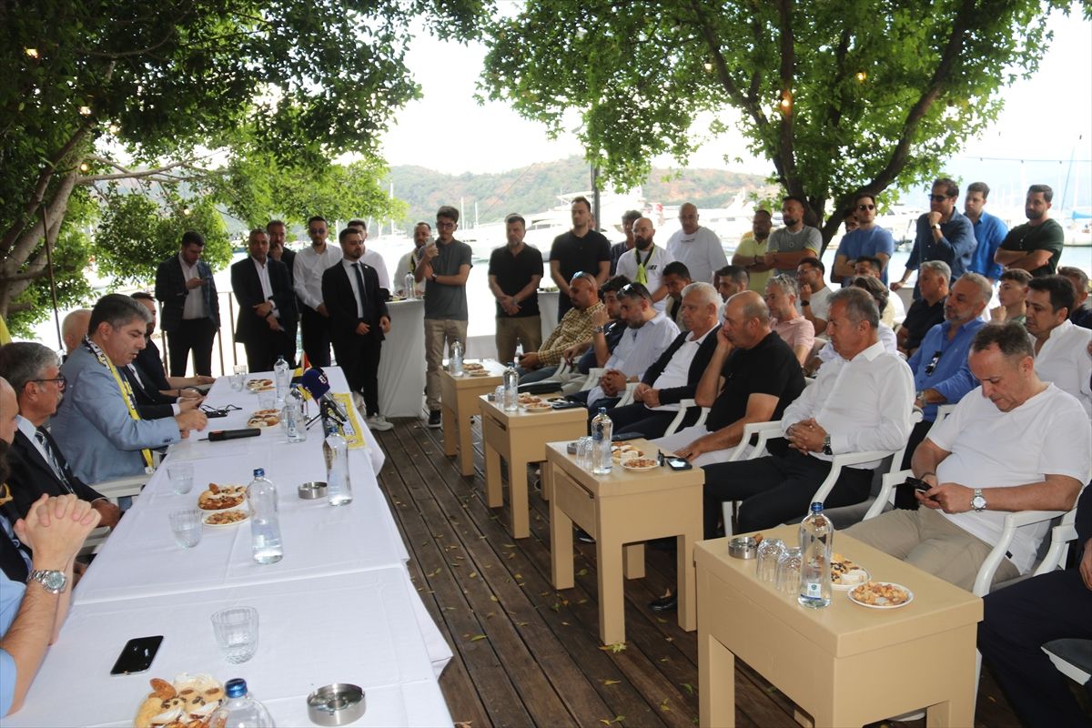 Hakan Safi, Fethiye\'de Fenerbahçelilerle Buluştu