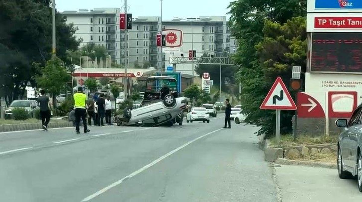 Hatay\'da Trafik Kazası: Sürücü Takla Attı