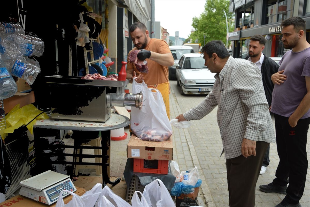 Havza\'da Kıyma Mesaisi Devam Ediyor