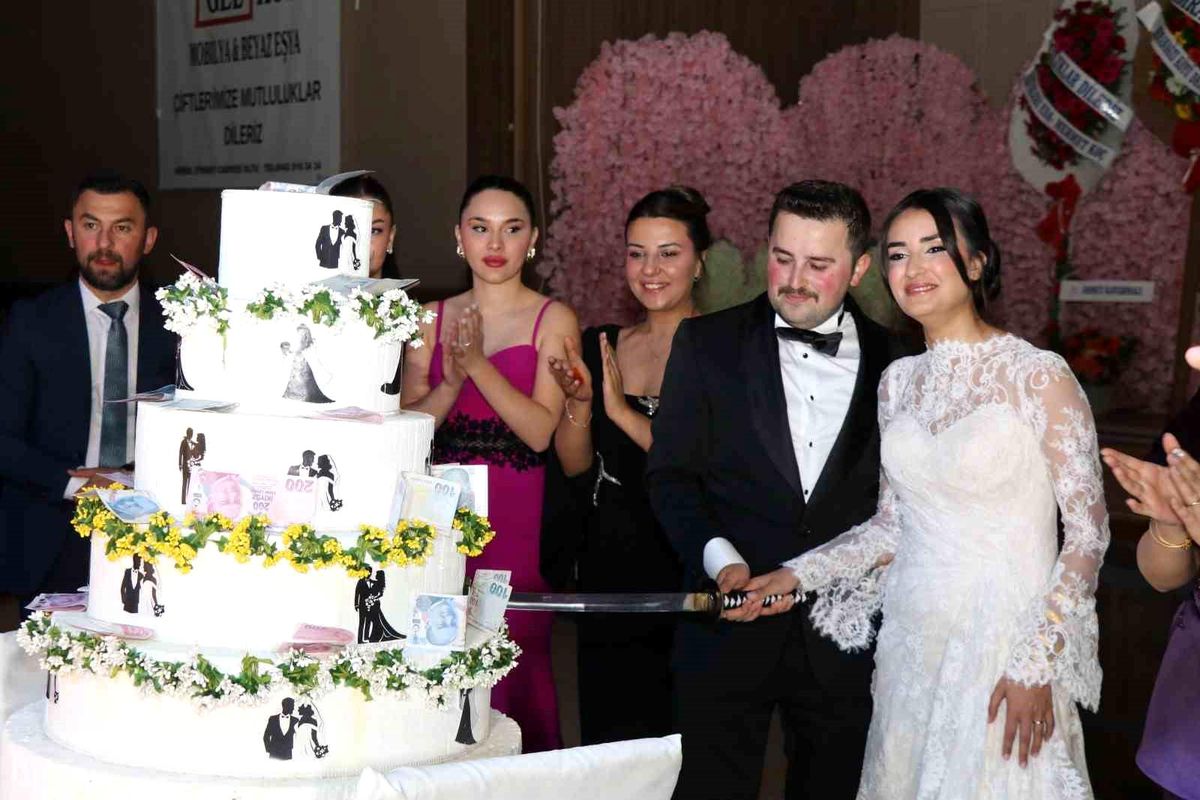 Kaymakam Kalkan\'ın Düğününde Coşku