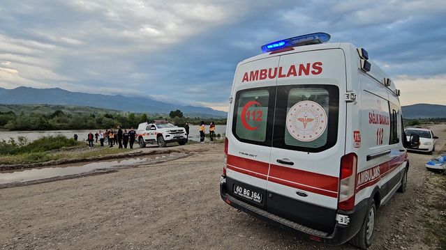 Kelkit Çayı'nda Kaybolan Gençler İçin Arama Başlatıldı
