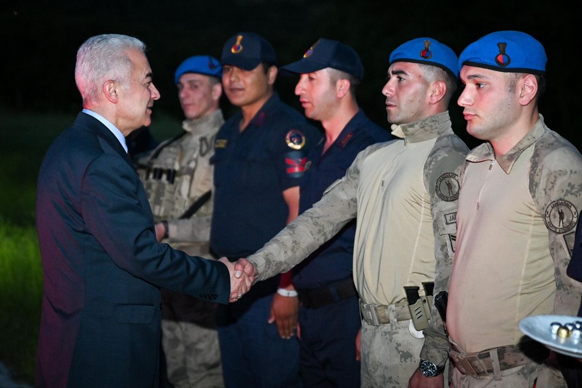 Vali Turan, Jandarma ile Bayramlaştı