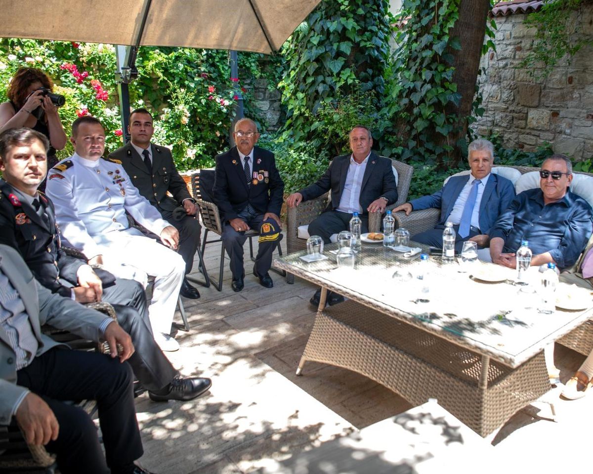 Kuşadası\'nda ilçe protokolü bayramlaştı