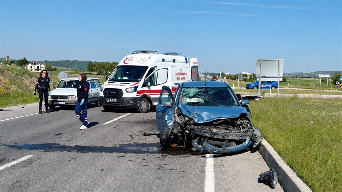 Kütahya\'da Trafik Kazası: 4 Yaralı