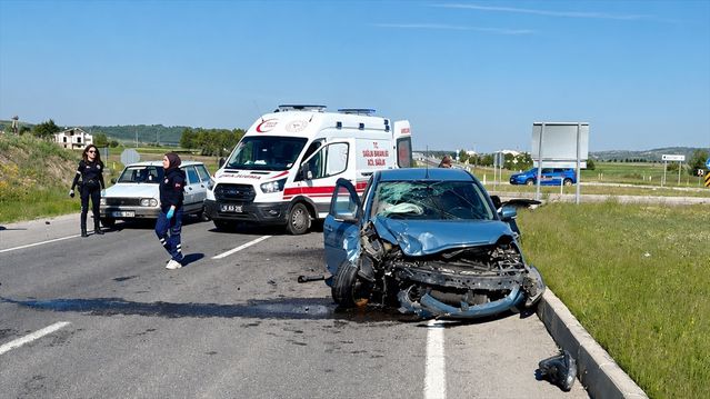 Kütahya'da Trafik Kazası: 4 Yaralı