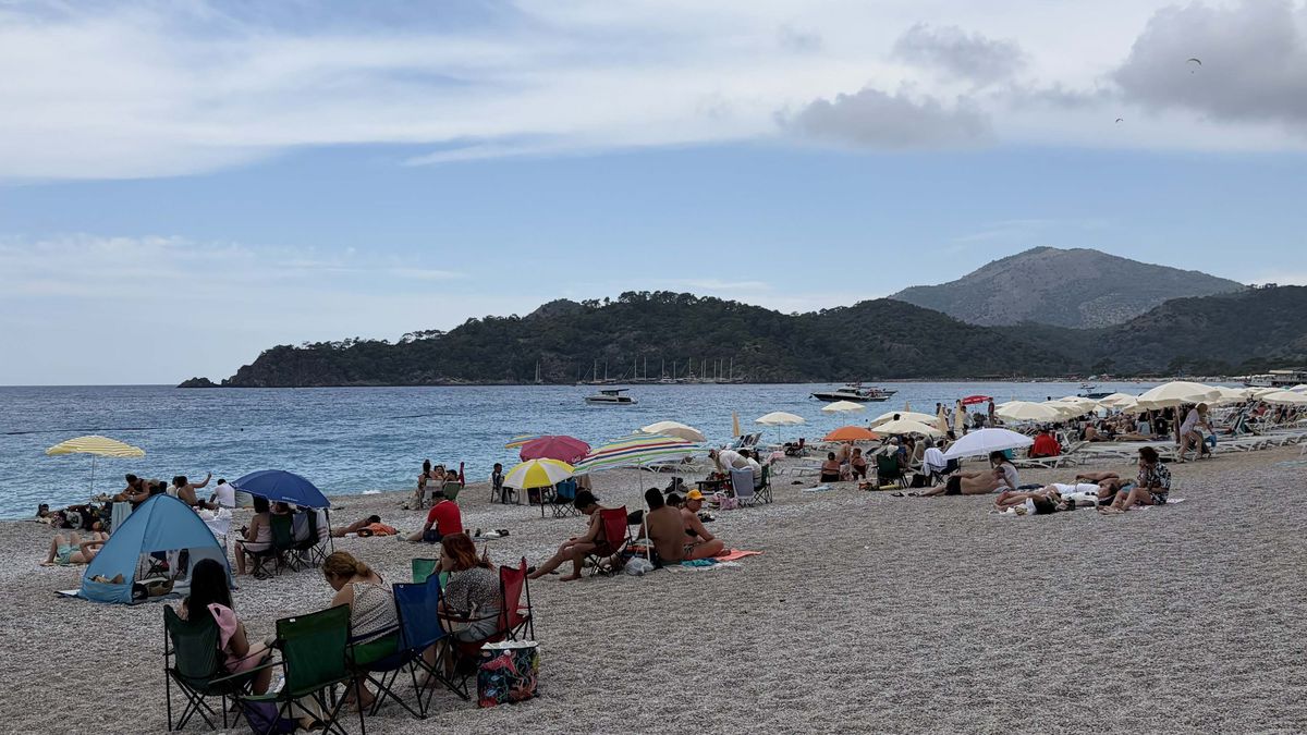 Ölüdeniz Plajı\'nda Bayram Yoğunluğu