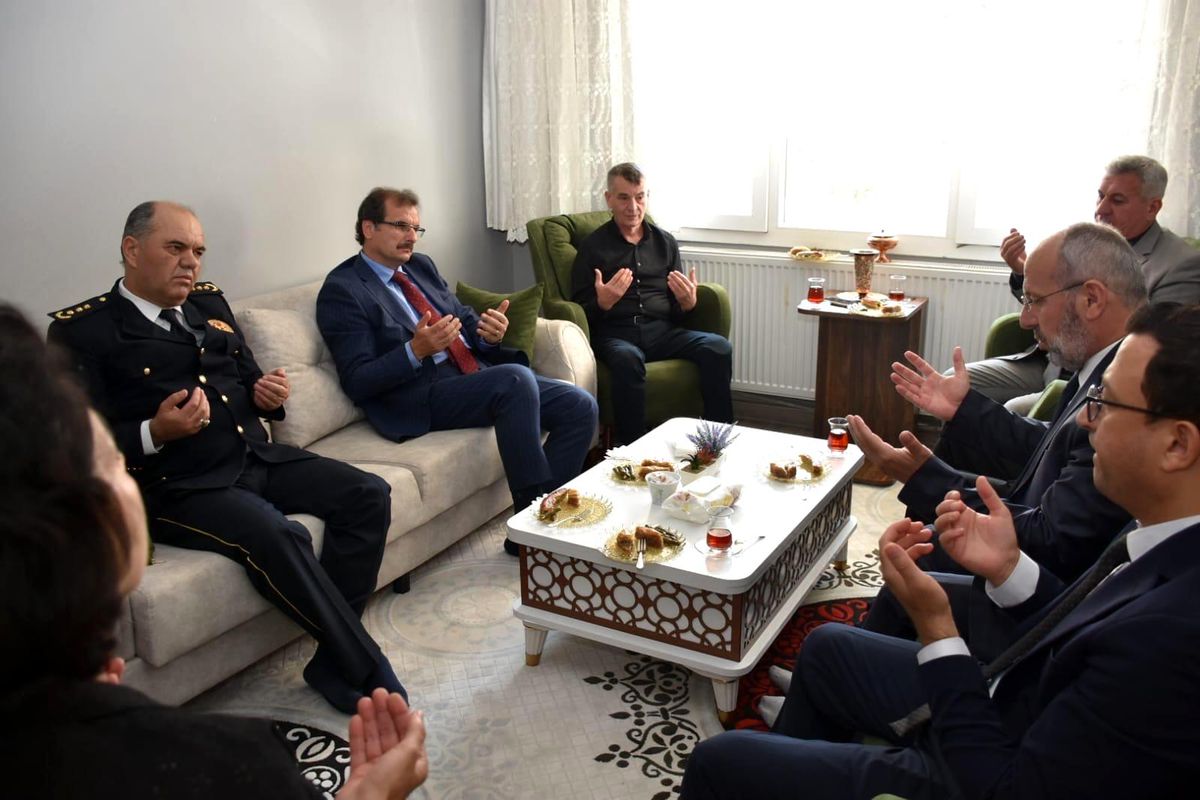 Salihli Kaymakamı Güldoğan\'dan bayram ziyaretleri