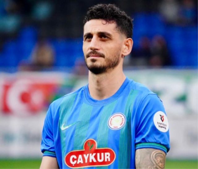 Samet Akaydin yeni takımına imza atıyor