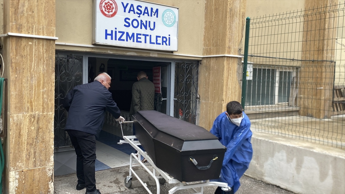 Sivas\'ta KKKA Şüphesiyle Tedavi Gören Kişi Hayatını Kaybetti
