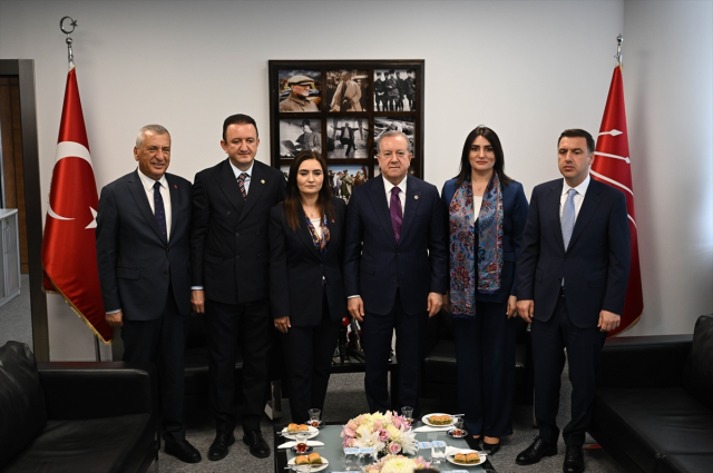 Siyasi partilerde bayramlaşma trafiği! AK Parti ve CHP sürpriz yaptı