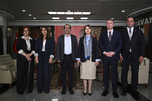Siyasi partilerde bayramlaşma trafiği! AK Parti ve CHP sürpriz yaptı