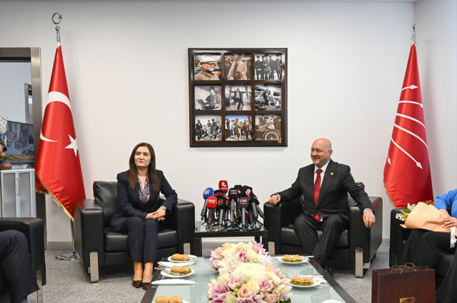 Siyasi partilerde bayramlaşma trafiği! AK Parti ve CHP sürpriz yaptı