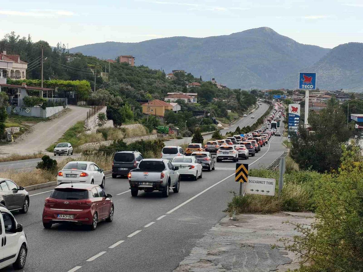 Muğla\'da Kurban Bayramı Trafik Yoğunluğu
