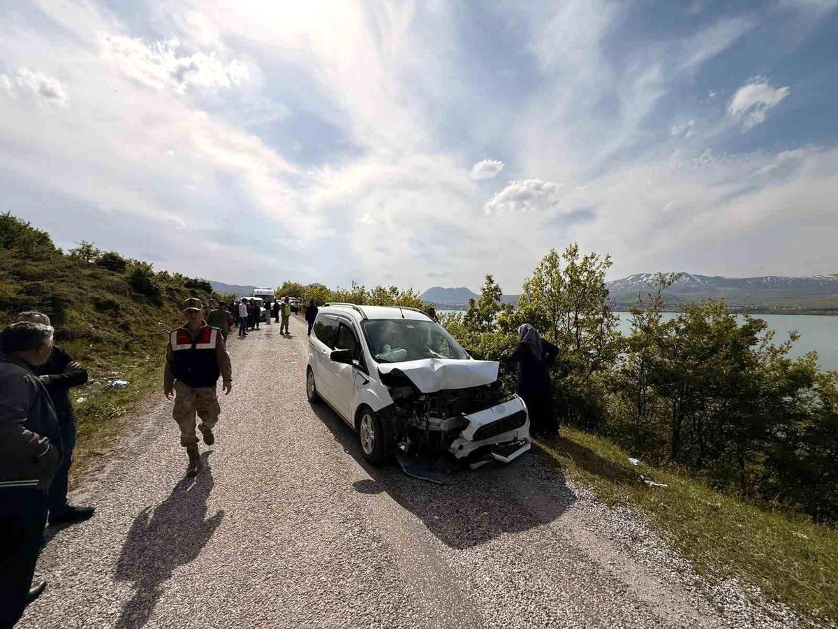 Bitlis\'te Trafik Kazası: 6 Yaralı