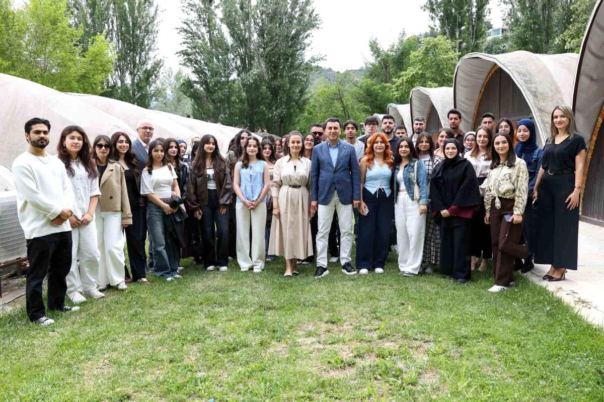 Vali Aygöl\'den Öğrencilere Bayram Kahvaltısı