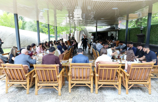 Tunceli Valisi Şefik Aygöl'den öğrencilere bayram sürprizi
