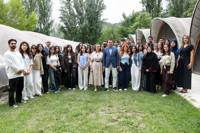 Tunceli Valisi Şefik Aygöl'den öğrencilere bayram sürprizi