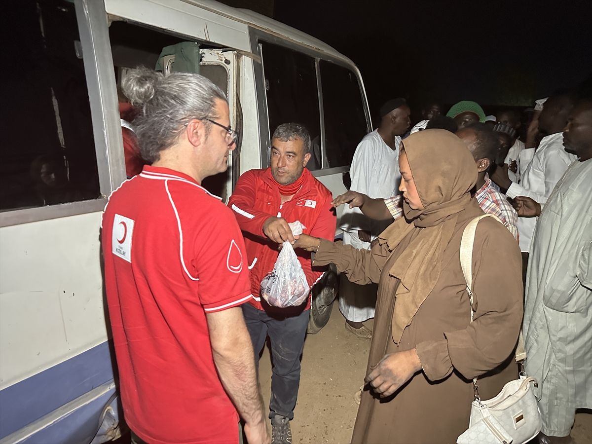 Türk Kızılay, Sudan\'da 2 bin 100 hisse kurban eti dağıttı