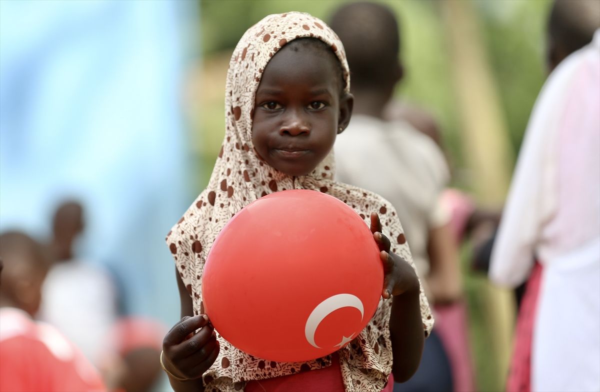 TDV, Uganda\'daki Çocukları Sevindiriyor