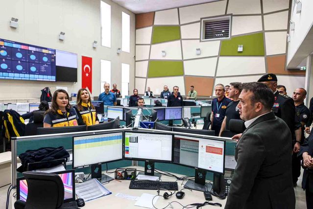Vali Sözer'den 112 Acil'e Bayram Ziyareti