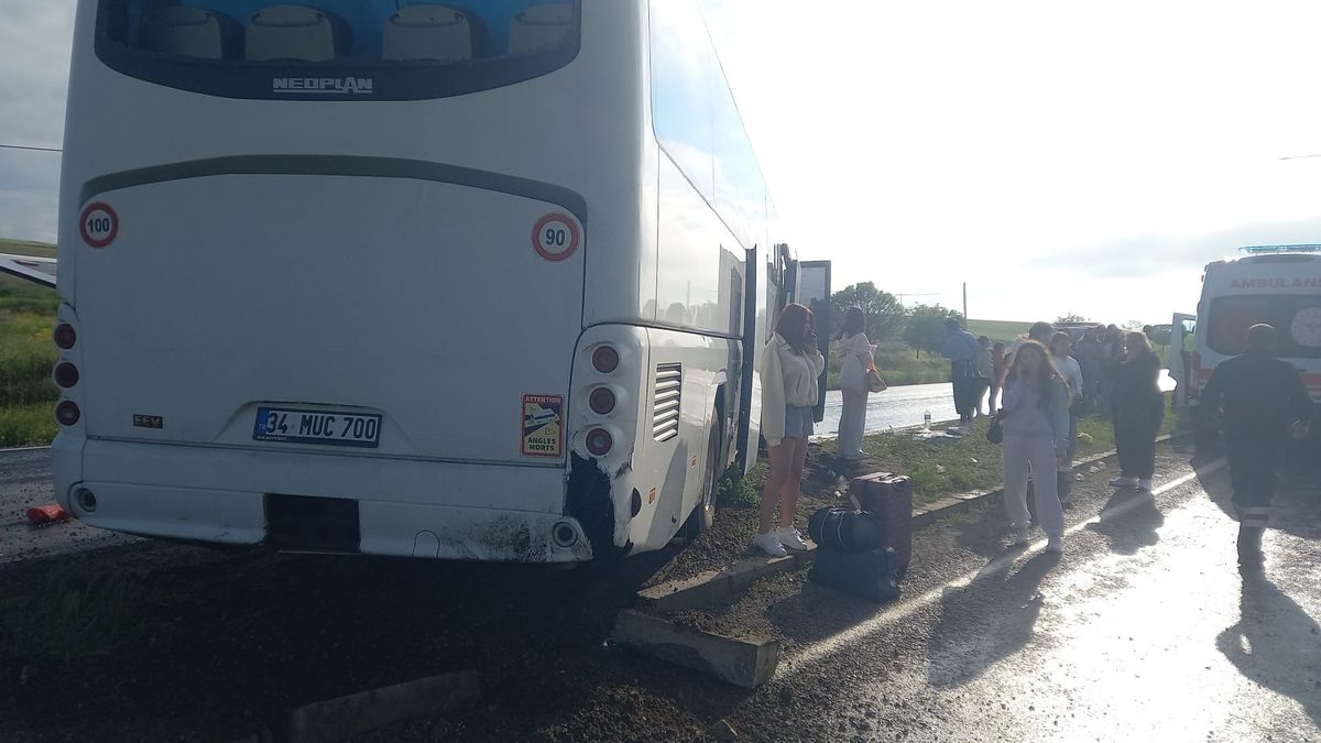 Aksaray\'da Otobüs Kazası: 16 Yaralı