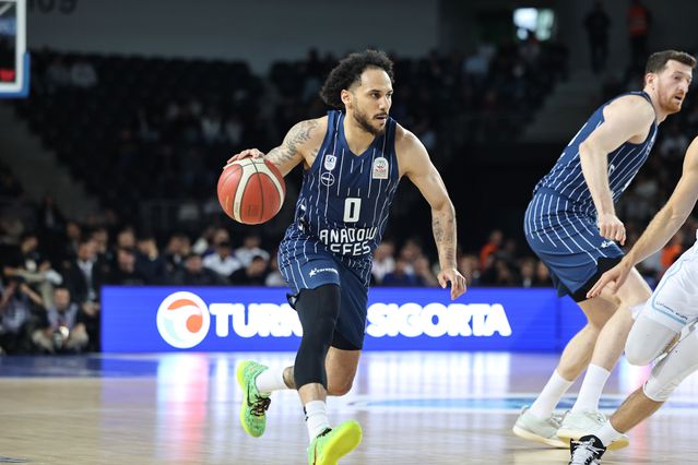Anadolu Efes Yarı Finale Yükseldi