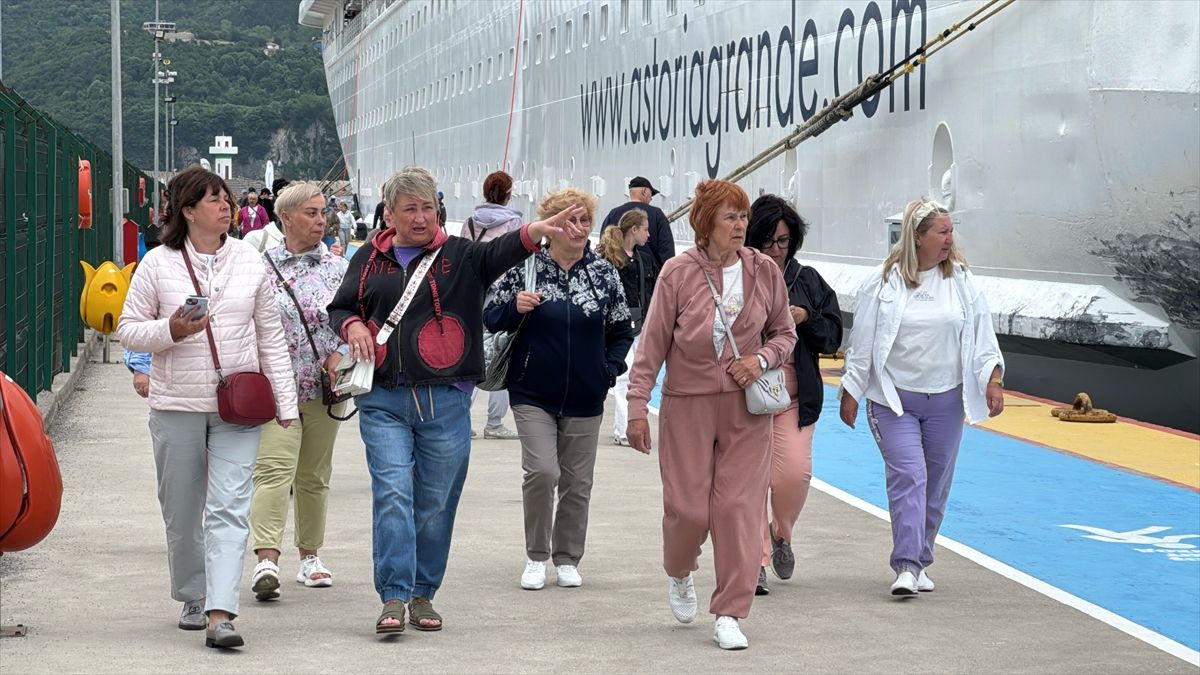 Kruvaziyer Amasra\'ya 100. Seferini Gerçekleştirdi
