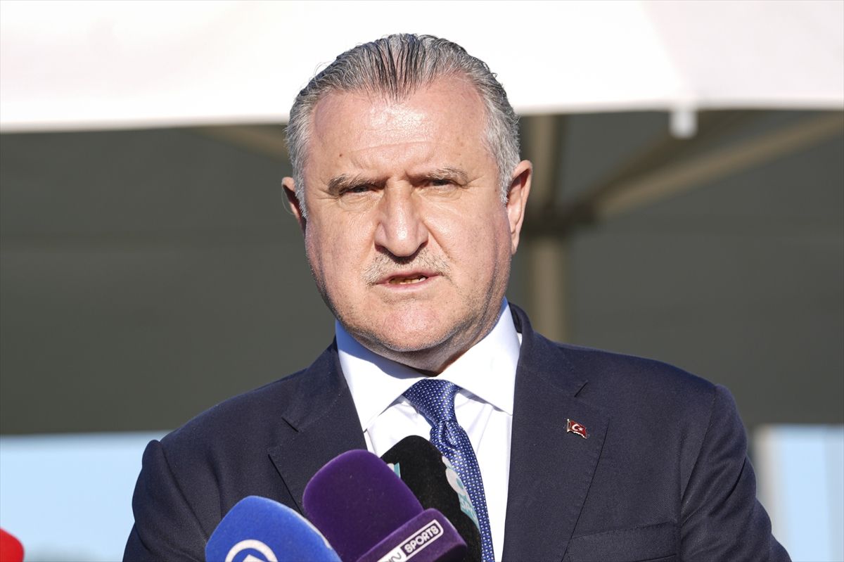 Bakan Bak\'tan A Milli Takıma Ziyaret